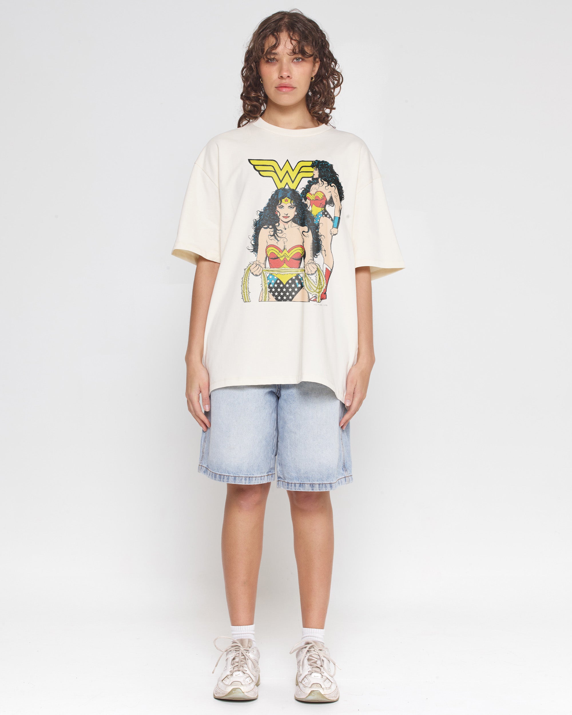 Wonder Woman Queen of the Amazons Oversized Graphic T-Shirt Unisex 100% Combed Cotton